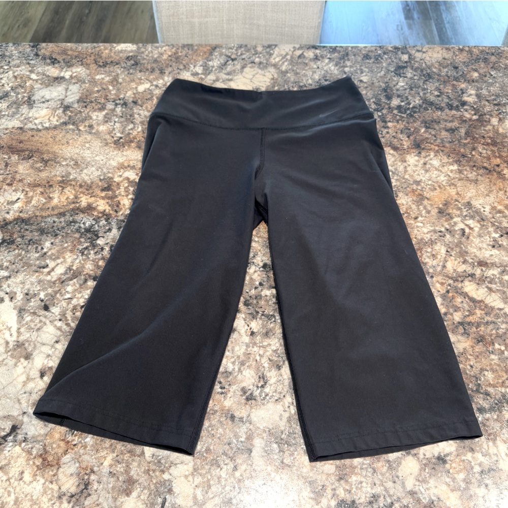 Women’s Nike Black Cropped Wide Leg Leggings
